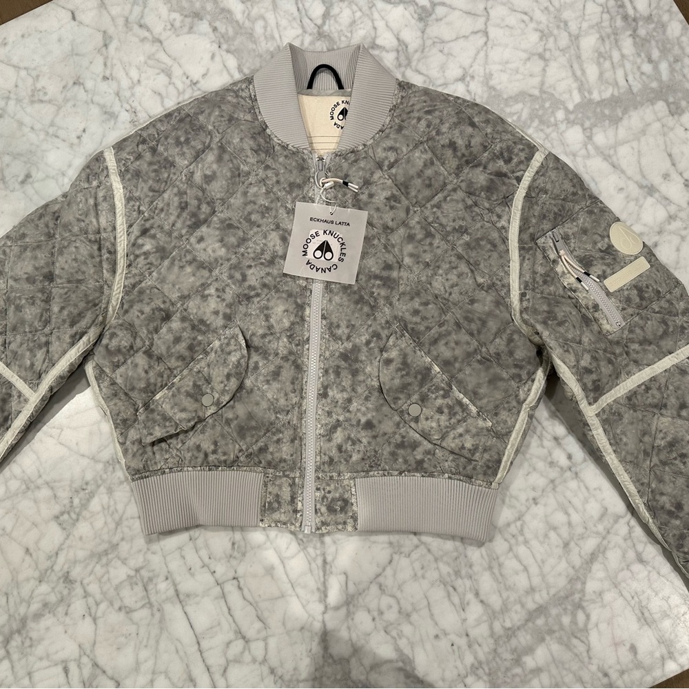 Moose Knuckles  lt weight quilt bomber coconut milk melange
